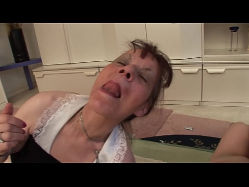 ❤️ Deux grands-mères et un grand-père font une partie à trois ❤️ Vidéo de sexe at fr.porno24-7.ru