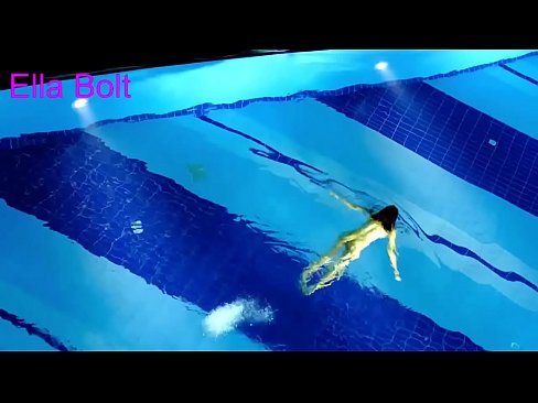 ❤️ Je ne peux pas m'arrêter de regarder, jeune blonde prise en train de nager nue dans la piscine de la station ELLA BOLT. ❤️ Vidéo de sexe at fr.porno24-7.ru