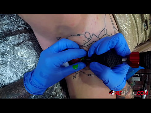 ❤️ Sully Savage, une chaudasse extrêmement tatouée, s'est fait tatouer le clitoris. ❤️ Vidéo de sexe at fr.porno24-7.ru
